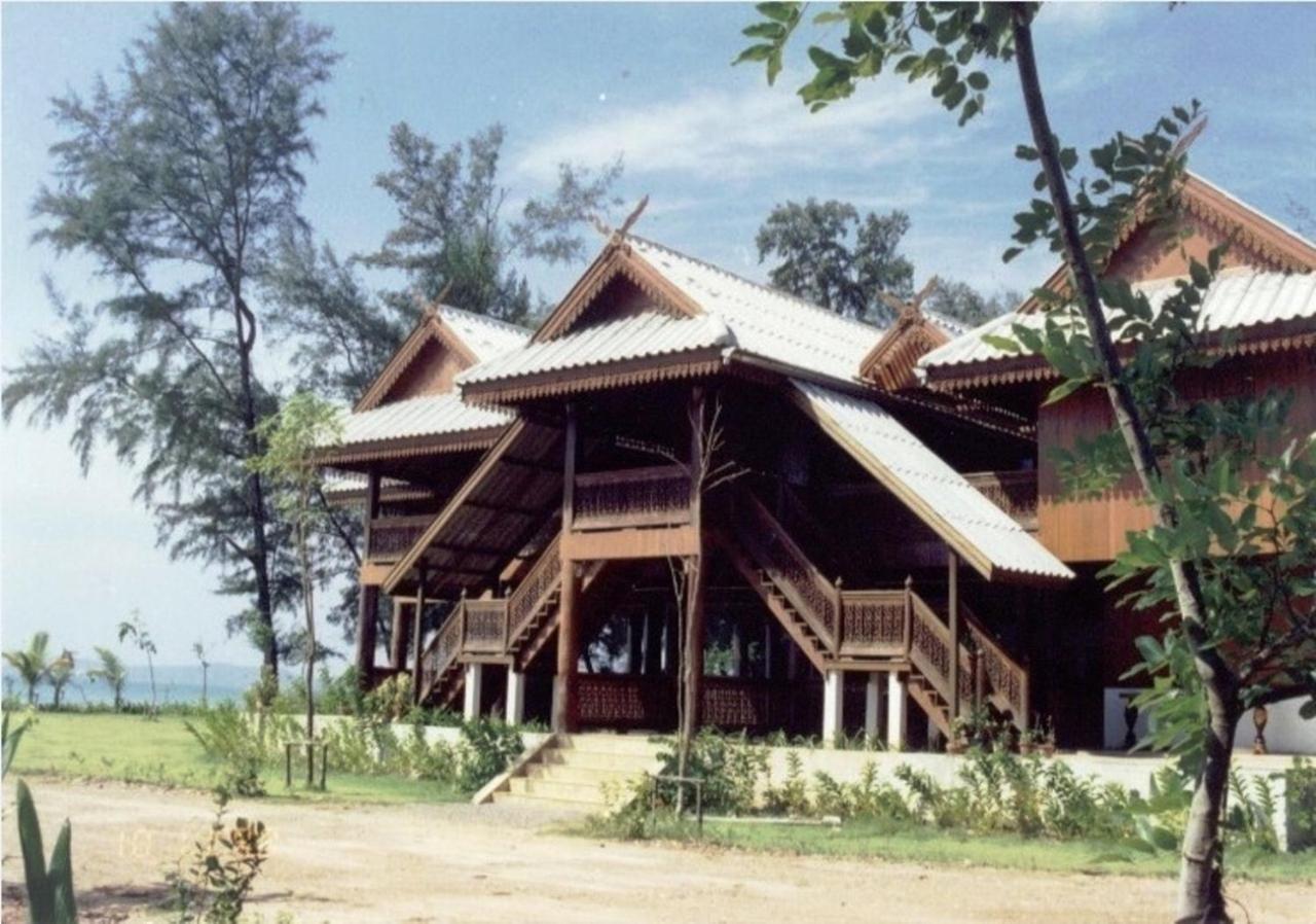 Ruen Thai Rim Haad Klaeng Exterior photo