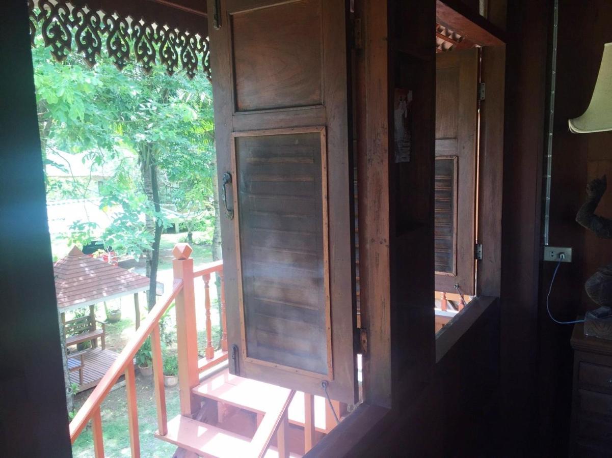 Ruen Thai Rim Haad Klaeng Exterior photo