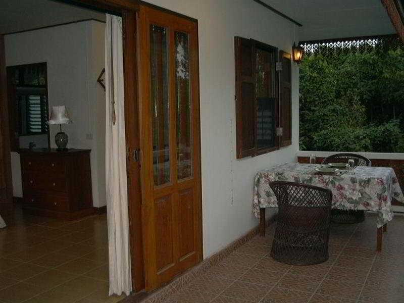Ruen Thai Rim Haad Klaeng Exterior photo
